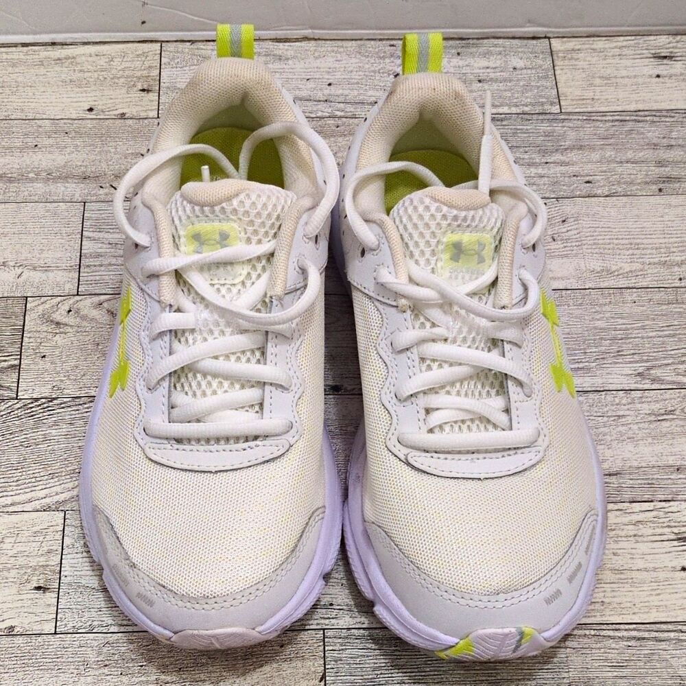 Under Armour Charged Women’s Low Top Size 7  Mesh Sneakers White/Green 3026179-1